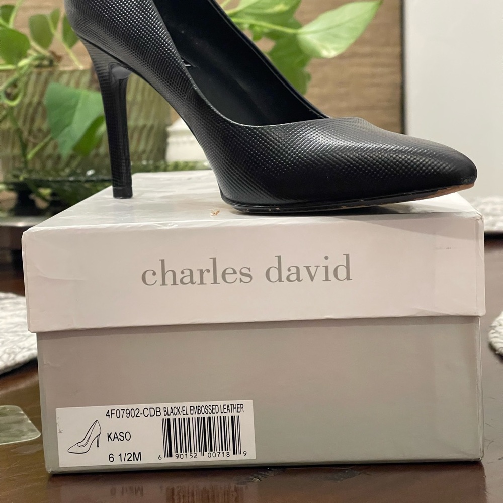 Charles David Black Textured Heels